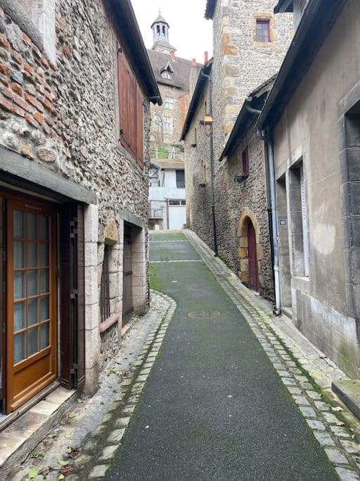 Au Coeur De La Cite Medievale Montluçon Eksteriør bilde