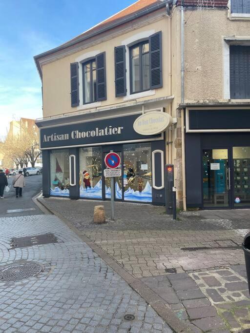 Au Coeur De La Cite Medievale Montluçon Eksteriør bilde
